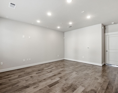 4819 Caroline Street - Photo Thumbnail 19