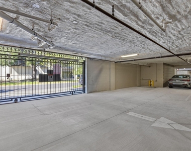 4819 Caroline Street - Photo Thumbnail 37
