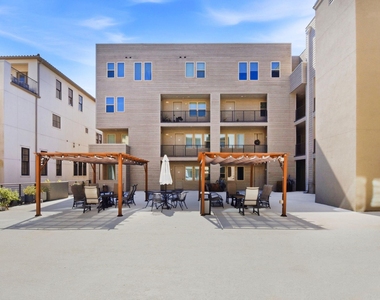 4819 Caroline Street - Photo Thumbnail 12