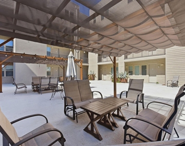 4819 Caroline Street - Photo Thumbnail 33