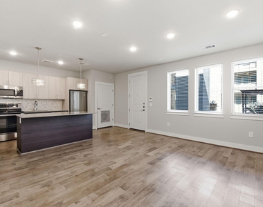 4819 Caroline Street - Photo Thumbnail 20