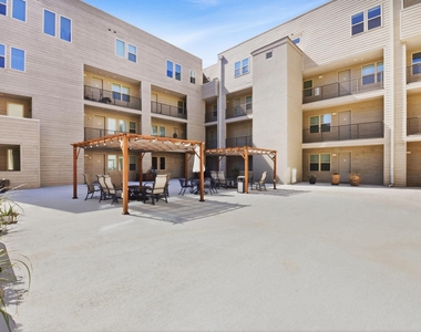 4819 Caroline Street - Photo Thumbnail 36