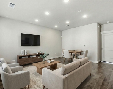 4819 Caroline Street - Photo Thumbnail 2
