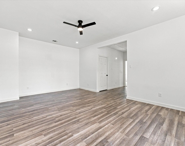 8726 Scott Street - Photo Thumbnail 10