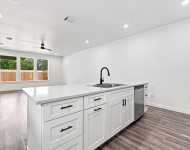 8726 Scott Street - Photo Thumbnail 4