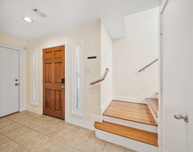 917 W 21st Street - Photo Thumbnail 5