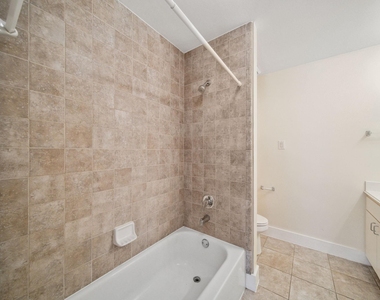 917 W 21st Street - Photo Thumbnail 16