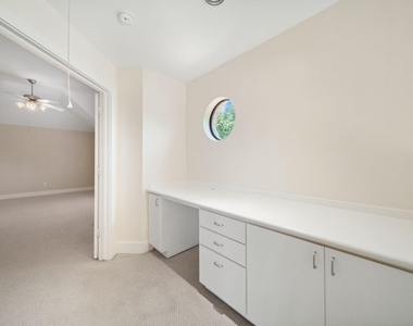917 W 21st Street - Photo Thumbnail 11
