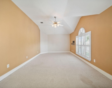 917 W 21st Street - Photo Thumbnail 8