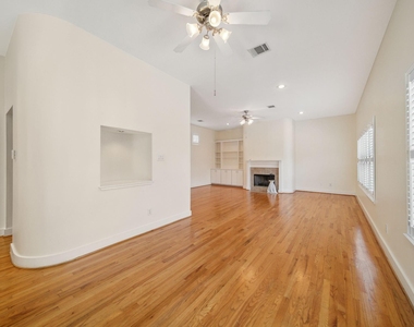 917 W 21st Street - Photo Thumbnail 3