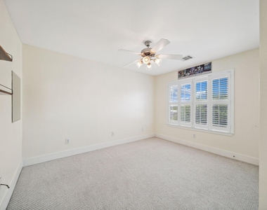 917 W 21st Street - Photo Thumbnail 12