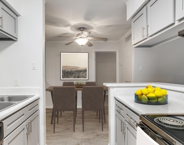 11810 Hammond Drive - Photo Thumbnail 4