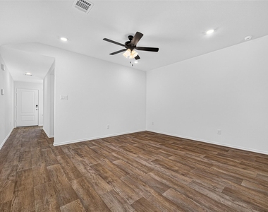 31214 Carmelas Landing Drive - Photo Thumbnail 8