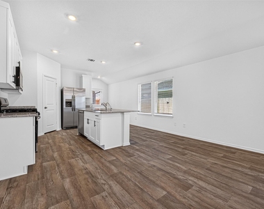 31214 Carmelas Landing Drive - Photo Thumbnail 12