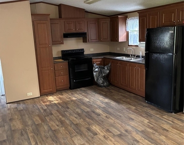 112 Strawberry Road - Photo Thumbnail 4