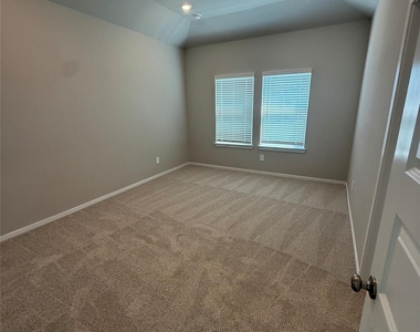19970 Emerald Bend Way - Photo Thumbnail 13