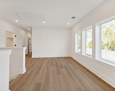 1203 E 27th Street - Photo Thumbnail 7