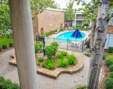2121 Fountain View Drive - Photo Thumbnail 3