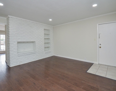 2121 Fountain View Drive - Photo Thumbnail 14