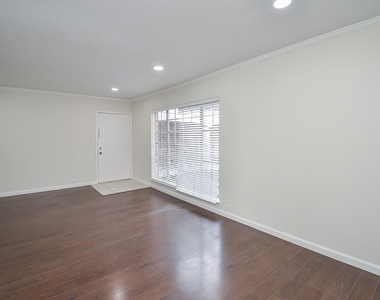 2121 Fountain View Drive - Photo Thumbnail 13