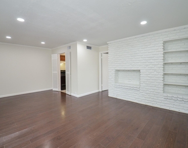 2121 Fountain View Drive - Photo Thumbnail 5
