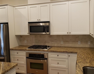 916 Lawrence Street - Photo Thumbnail 13