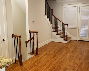 916 Lawrence Street - Photo Thumbnail 8