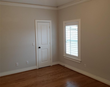 916 Lawrence Street - Photo Thumbnail 10
