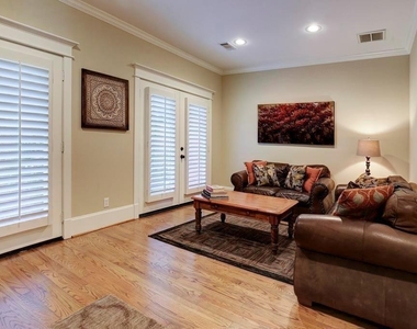 916 Lawrence Street - Photo Thumbnail 11