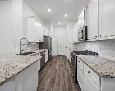 5102 Chapel Heights Drive - Photo Thumbnail 7