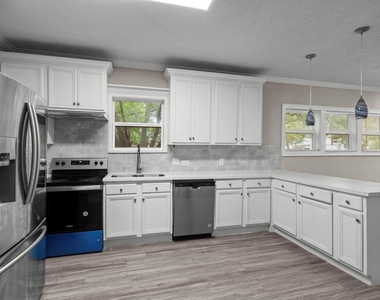 311 7th Avenue N - Photo Thumbnail 2