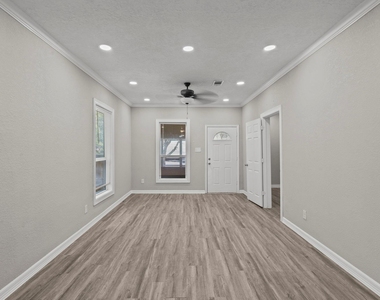 311 7th Avenue N - Photo Thumbnail 16