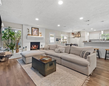 9643 Crail Drive - Photo Thumbnail 5