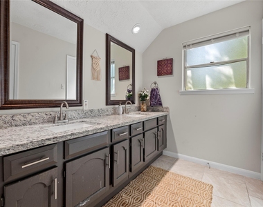 9643 Crail Drive - Photo Thumbnail 10