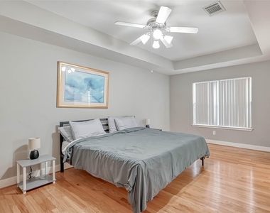 9701 Marlive Lane - Photo Thumbnail 16