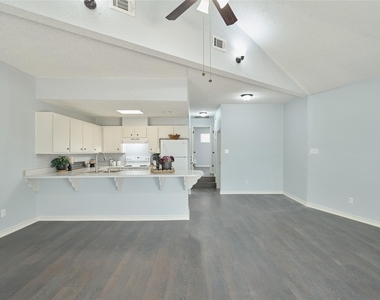 21 Harbour Lane - Photo Thumbnail 8