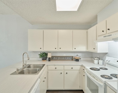 21 Harbour Lane - Photo Thumbnail 14