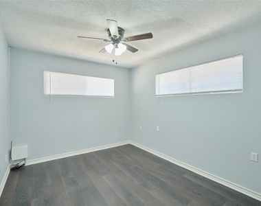 21 Harbour Lane - Photo Thumbnail 19