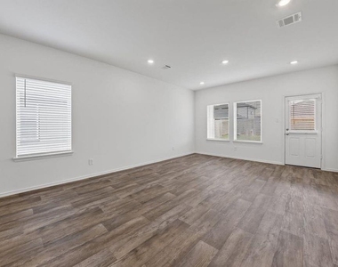 31430 Harp Ridge Drive - Photo Thumbnail 4
