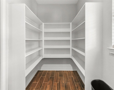 507 E Foley Street - Photo Thumbnail 10