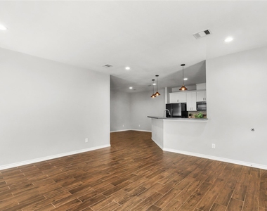 507 E Foley Street - Photo Thumbnail 13