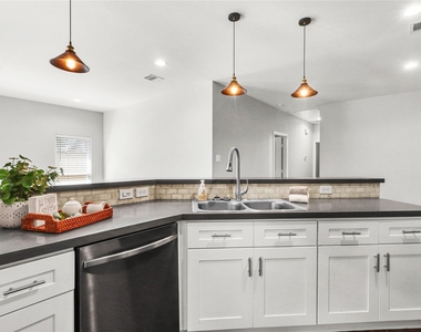507 E Foley Street - Photo Thumbnail 1