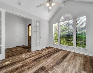 11334 Twain Drive - Photo Thumbnail 4