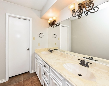 16911 Memorial Oaks Lane - Photo Thumbnail 16