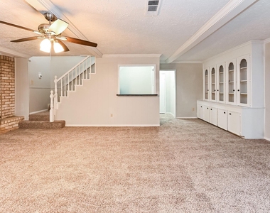 16911 Memorial Oaks Lane - Photo Thumbnail 2