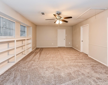 16911 Memorial Oaks Lane - Photo Thumbnail 8
