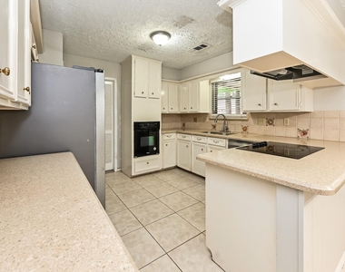 16911 Memorial Oaks Lane - Photo Thumbnail 7