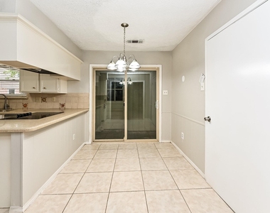 16911 Memorial Oaks Lane - Photo Thumbnail 5