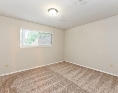 16911 Memorial Oaks Lane - Photo Thumbnail 13