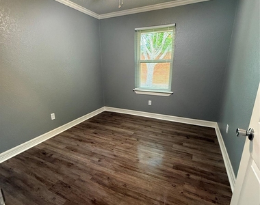 104 Mimosa Street - Photo Thumbnail 8